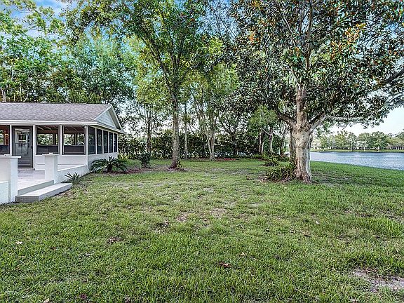 4th image of 395 Brushwood Ln