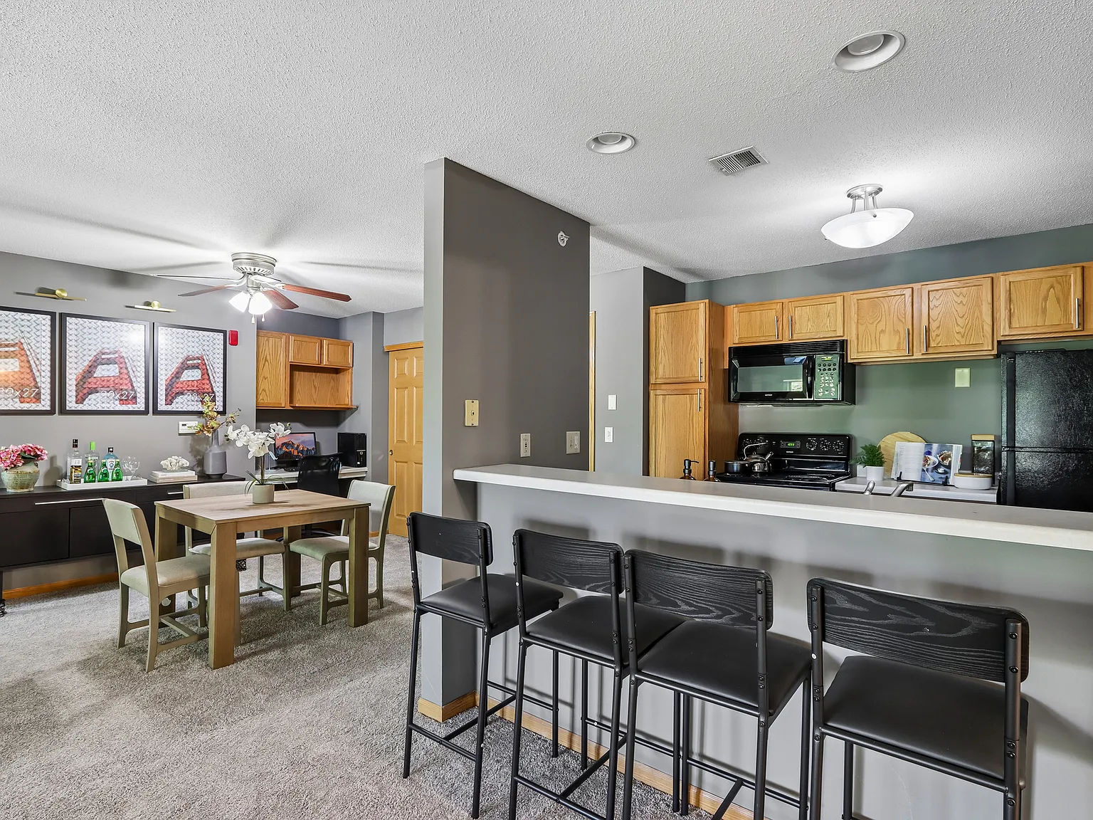 Library Hill Apartments — Photo 4