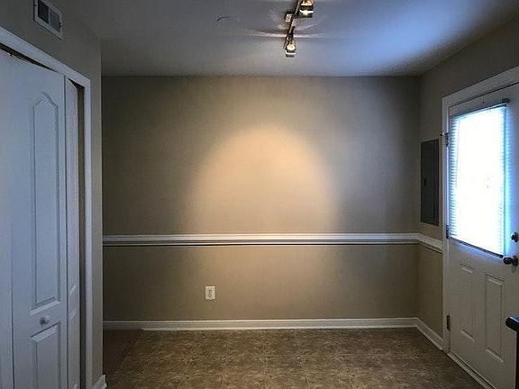 4th image of 415 N Chesire Ct