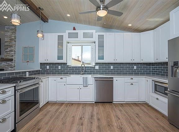 Stainless gas range, dishwasher and refrigerator are all high-end models (sorry, microwave doesn't stay)