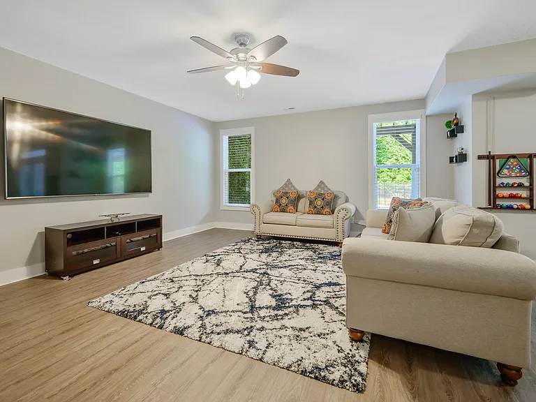 204 Diggory Dr — Photo 3