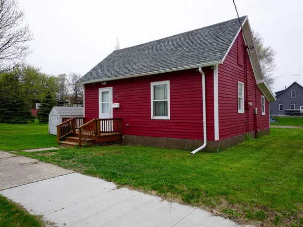661 4th St NE, Valley City, ND 58072