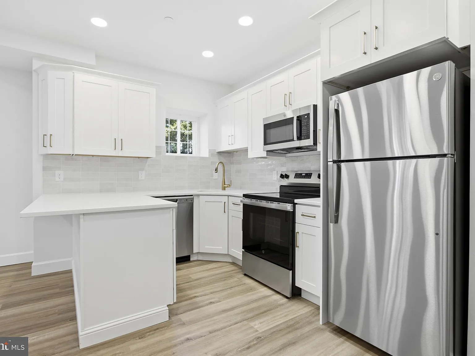 1 bed, 750 sqft, $2,400 — Photo 4