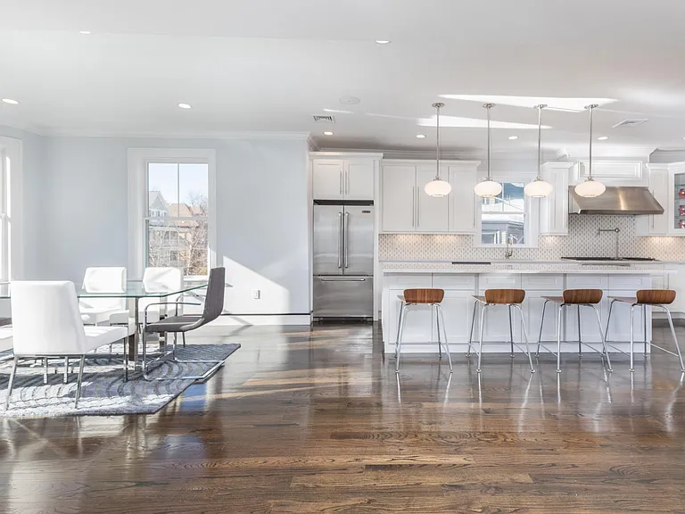 27 Howland St #2 — Photo 3