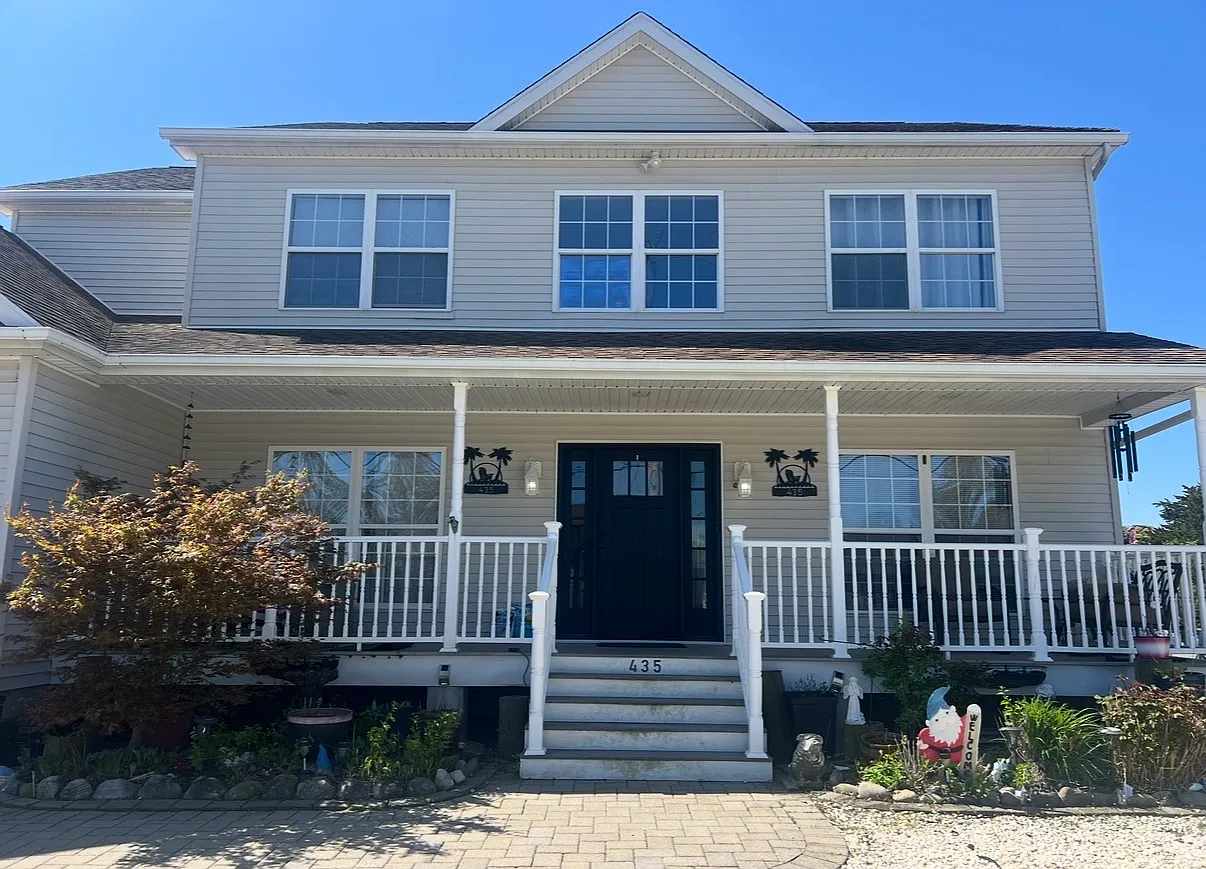 4 bed, 2556 sqft, $5,000 — Photo 1