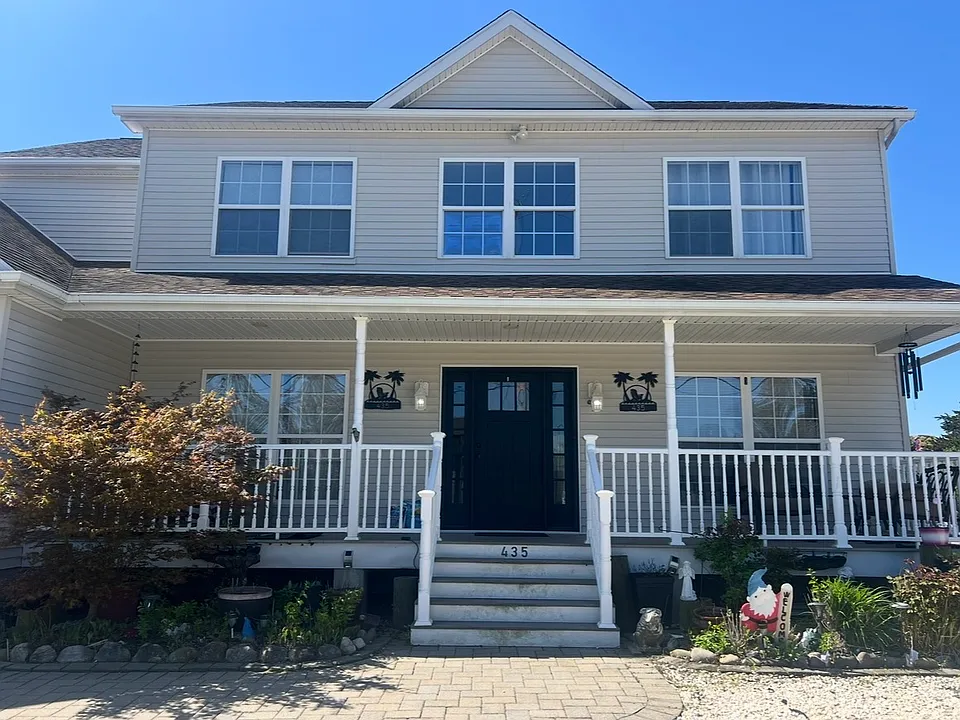 435 Laurel Blvd