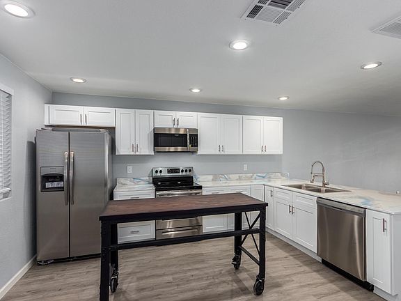 3rd image of 2528 W Eugie Ave
