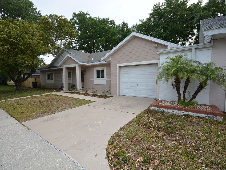 1st image of 8405 Oak Bluff Dr