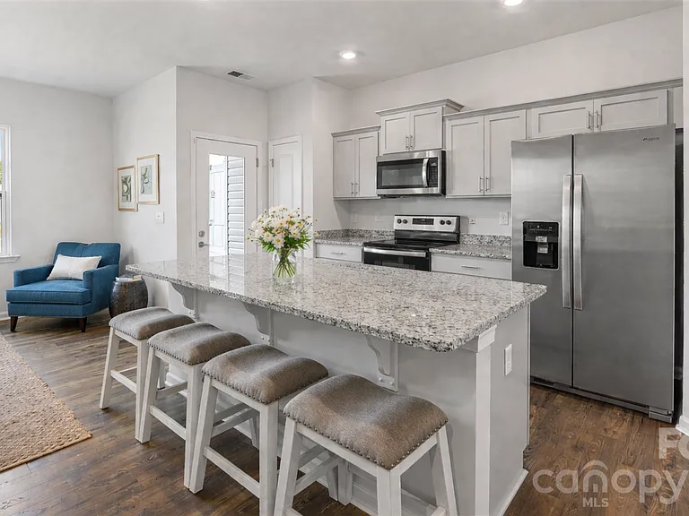 67 Caroline Valley Ln — Photo 4