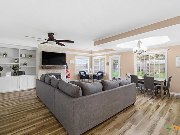5th image of 108 Portsmouth Cir