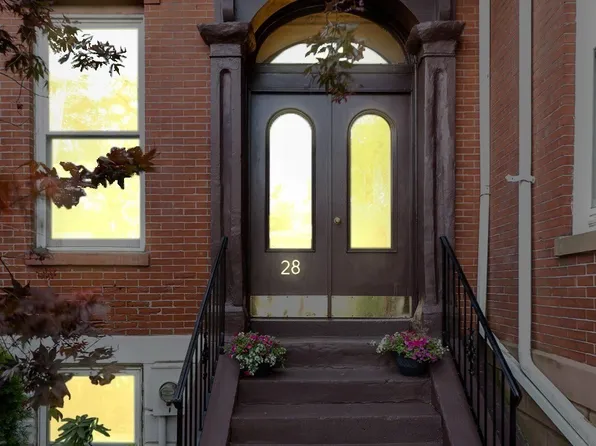 28 River St APT 3, Cambridge, MA 02139