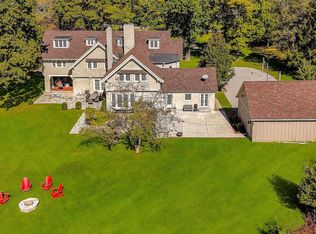 7829 N Regent Rd, Fox Pt, WI 53217