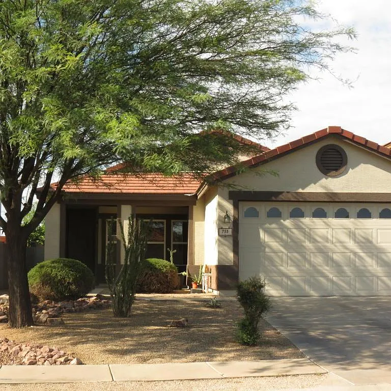 3 bed, 1560 sqft, $1,895 — Photo 1