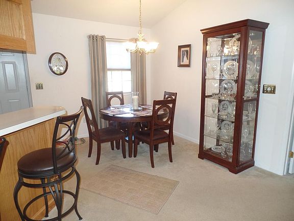 3rd image of 128 Hillview Ct