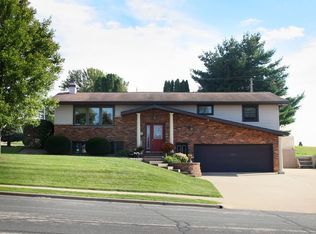 303 Rita Ave, Dickeyville, WI 53808