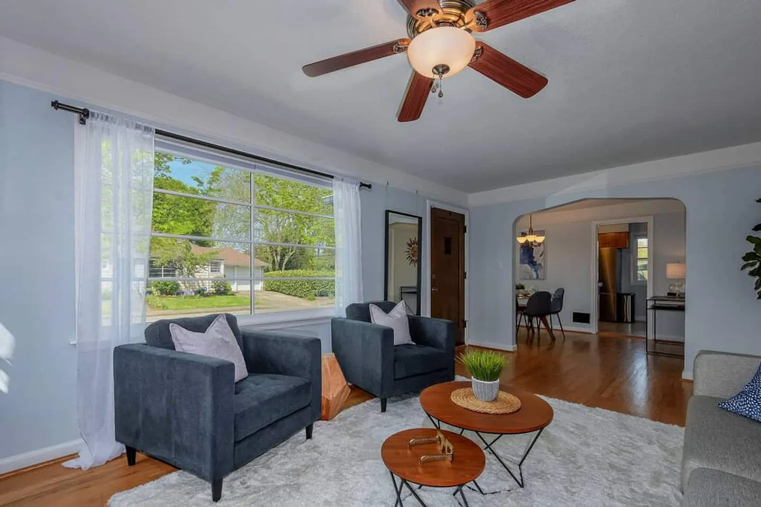 3 bed, 2.0 bath, 1926 sqft, $3,781 — Photo 3
