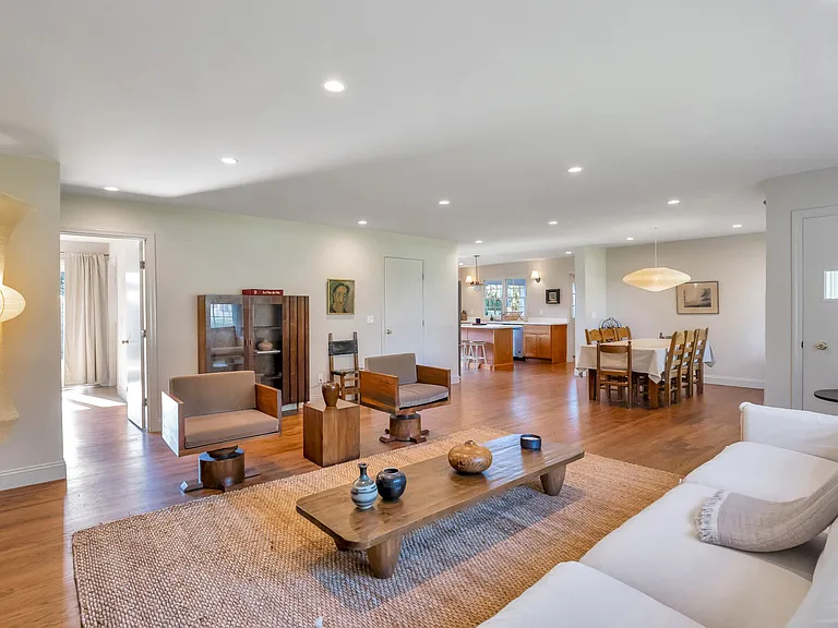 6045 Sound Ave — Photo 9