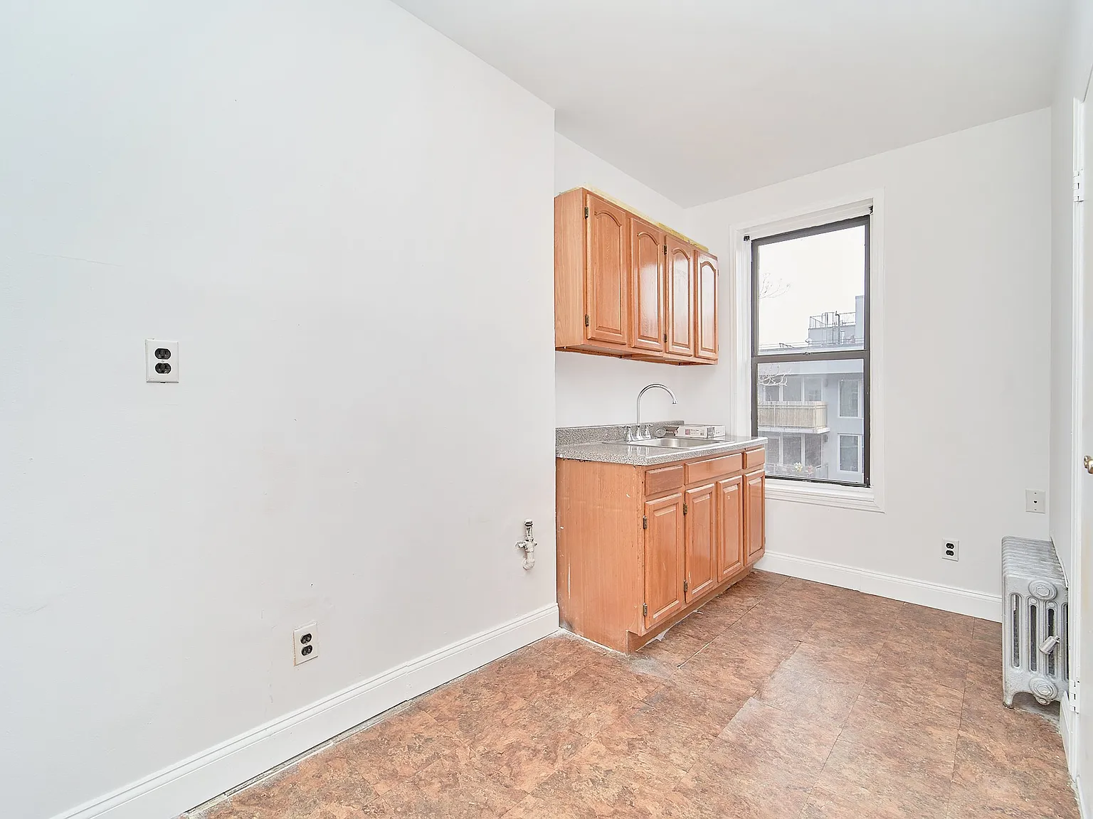 138 Scholes Street — Photo 2