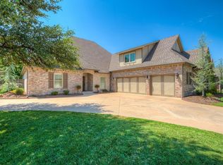 10305 Sunset Ln, The Village, OK 73120