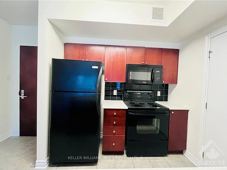 200 Rideau St #607 — Photo 15