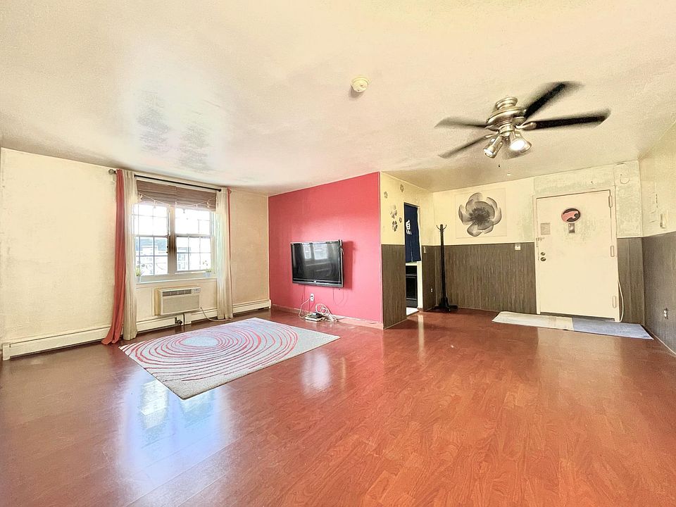 1st image of 402 Maryland Ave #2