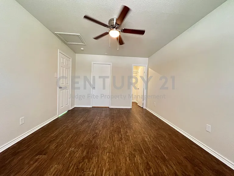 114 Southmanor Ct — Photo 7