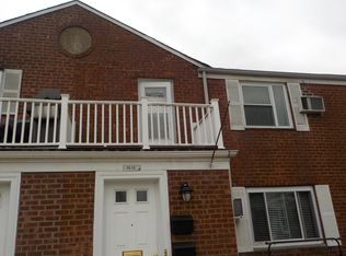 7412 263rd St #2, Glen Oaks, NY 11004