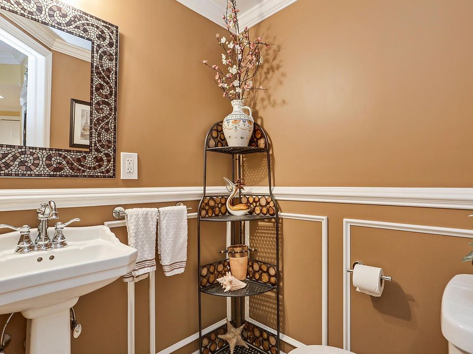 49 S Water St Greenwich CT-large-005-007-004-1500x1000-72dpi.jpg