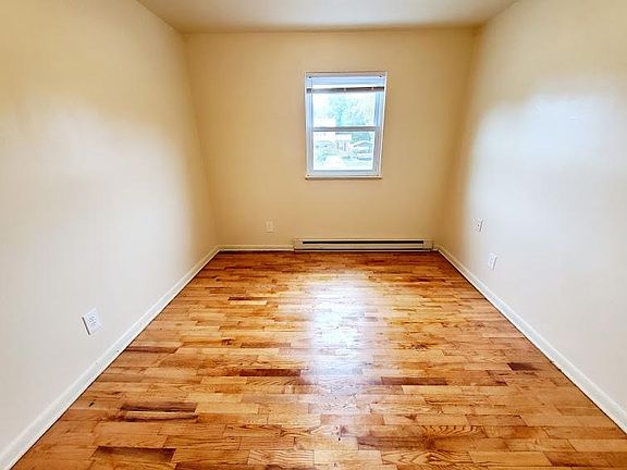 3rd image of 214 Randolph St