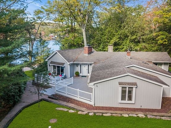 2nd image of 149 Lake End Rd