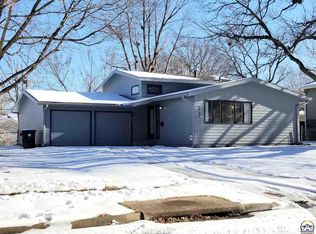 2742 SW Burnett Rd, Topeka, KS 66614