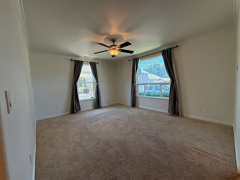 434 Rose Ave — Photo 4