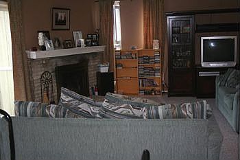 Living room w/fireplace