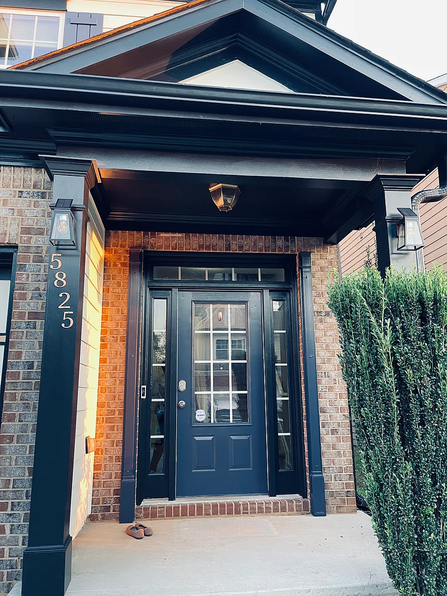 Building Photo - 5825 Weddington Dr