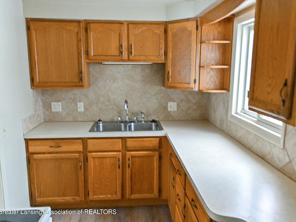 3rd image of 1015 Westfield Rd