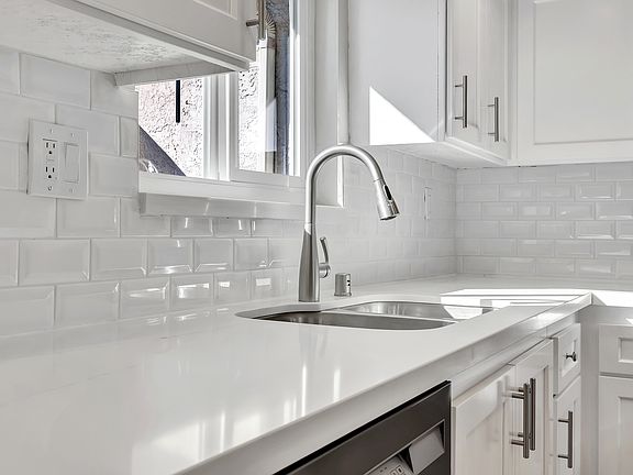 3rd image of 1909 Harriman Ln APT 3