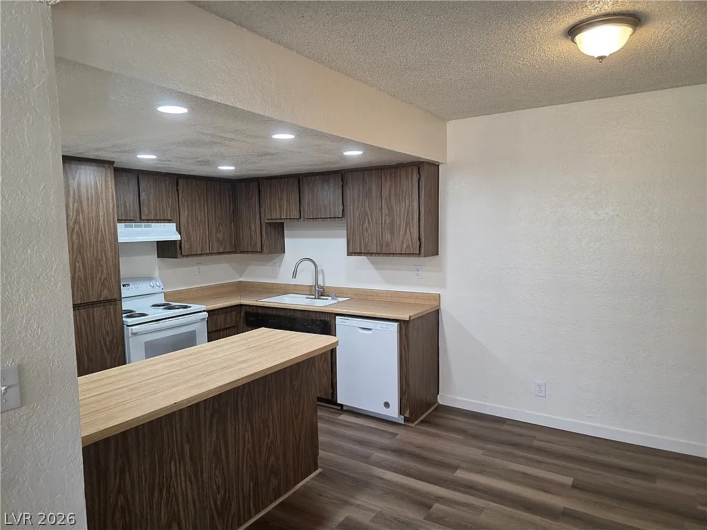 2 bed, 1.0 bath, 2980 sqft, $974 — Photo 3
