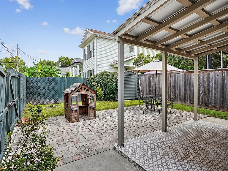 300 Lowerline St — Photo 13