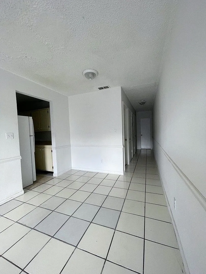 2306 NW 9 Ave — Photo 4