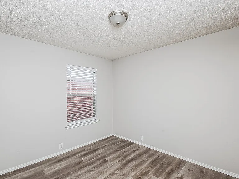 833 Lariat Dr — Photo 14