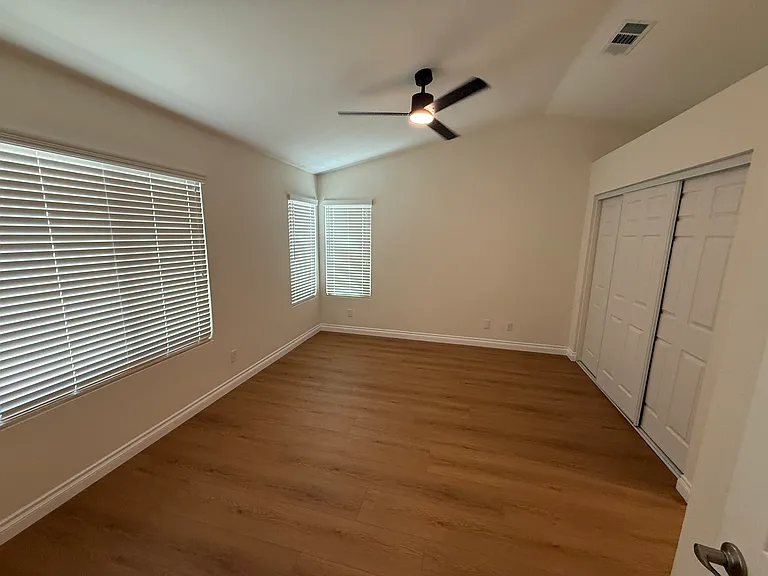 2686 Beverly Ave — Photo 15