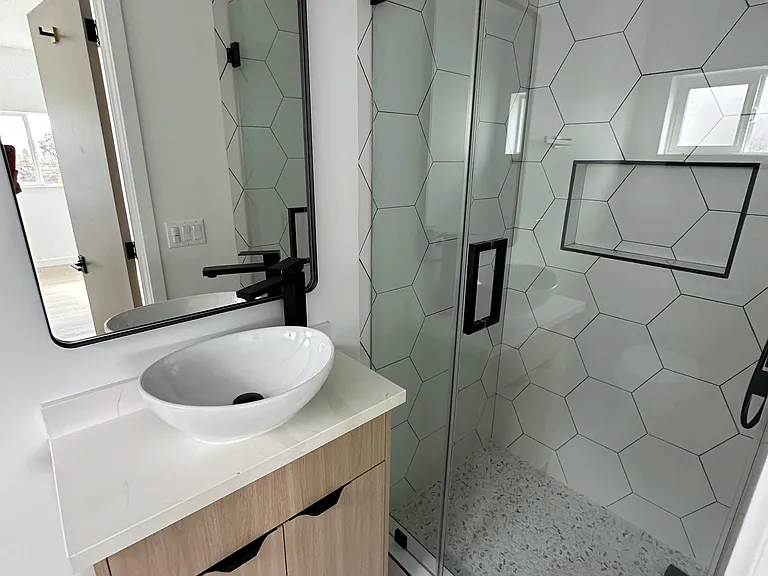 6410 Riverton Ave — Photo 8