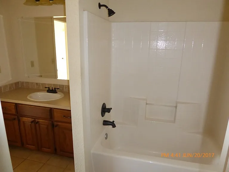 621 NW Granite Ave — Photo 8