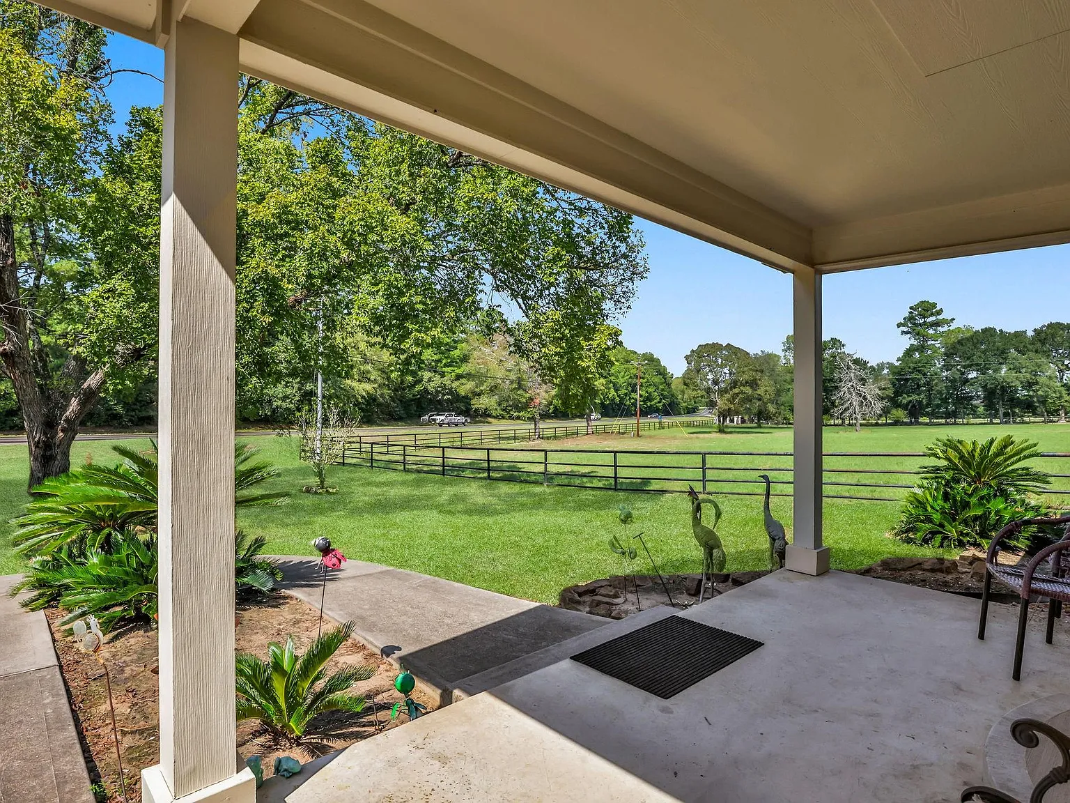 2 bed, 1.5 bath, 1300 sqft, $2,100 — Photo 3