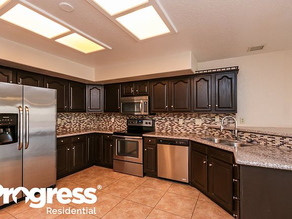5th image of 3426 E Woodland Dr