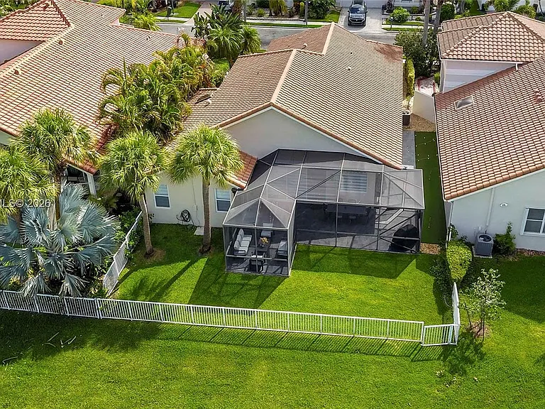 1530 Lacosta Dr W — Photo 39