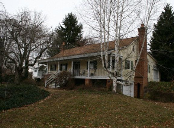 2nd image of 490 E Jefferson St