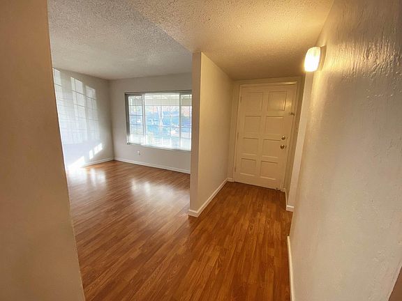 3rd image of 445 Roading Dr