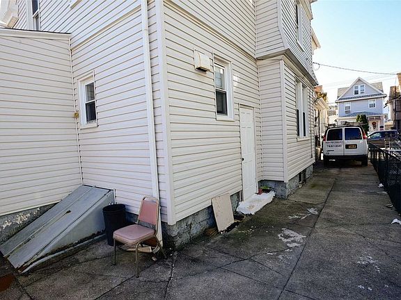 5th image of 8923 116th St