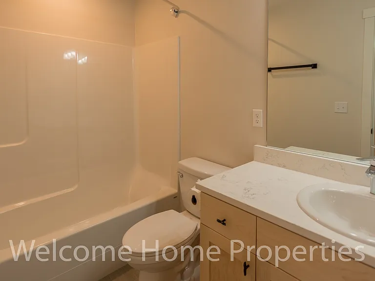 2 NE Hadley Way — Photo 16